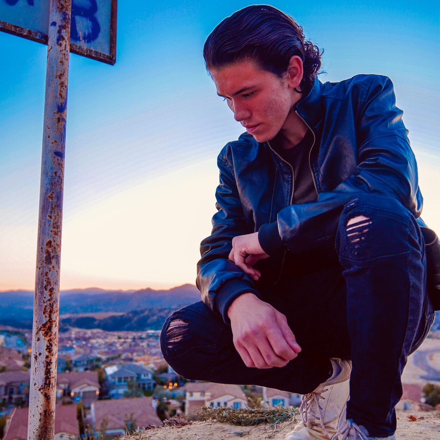 Julian_examines_ground